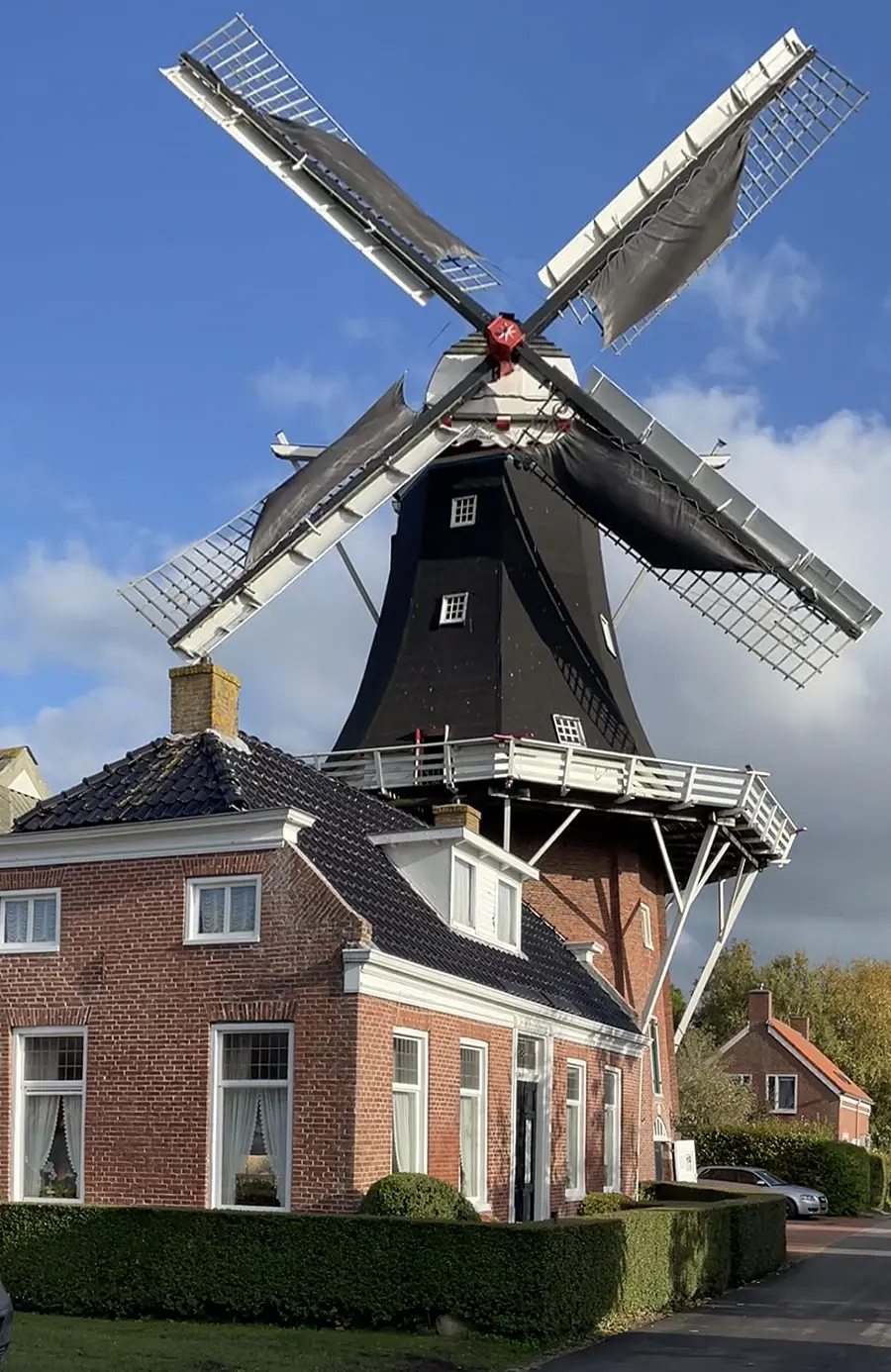 Molen 00482 Hollands Welvaart (Mensingeweer), Johan van Dijk (18-10-2022)De molen tijdens praktijkinstructie op de dinsdagmiddag. | Database Nederlandse molens