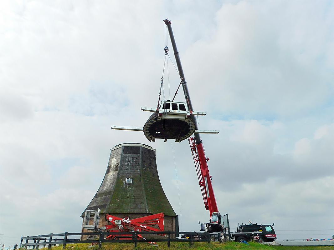9, Molen 00602 Westerse Molen / Zeldenrust (Nieuw-Scheemda), Jeffrey Cusiël (1-8-2019)Eerste keer in de geschiedenis van de Westerse molen dat de kap wordt verwijderd. | Database Nederlandse molens