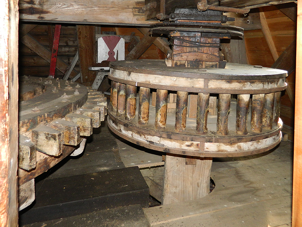 13, Molen 00602 Westerse Molen / Zeldenrust (Nieuw-Scheemda), Vincent Mepschen (14-6-2016)Tussenschijfloop voor de aandrijving naar één van de vijzels | Database Nederlandse molens