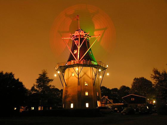 4, Molen 00434 Wilhelmina (Noorderhoogebrug), Avondmalen op De Wilhelmina! W. Jans (28-10-2006).  | Database Nederlandse molens
