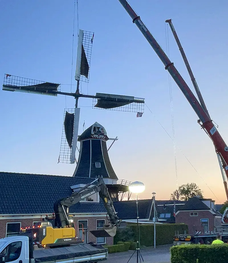 1, Molen 00430 Fortuna (Noordhorn), Bas Juk (3-6-2023)Na de asbreuk wordt het gevlucht verwijderd. | Database Nederlandse molens