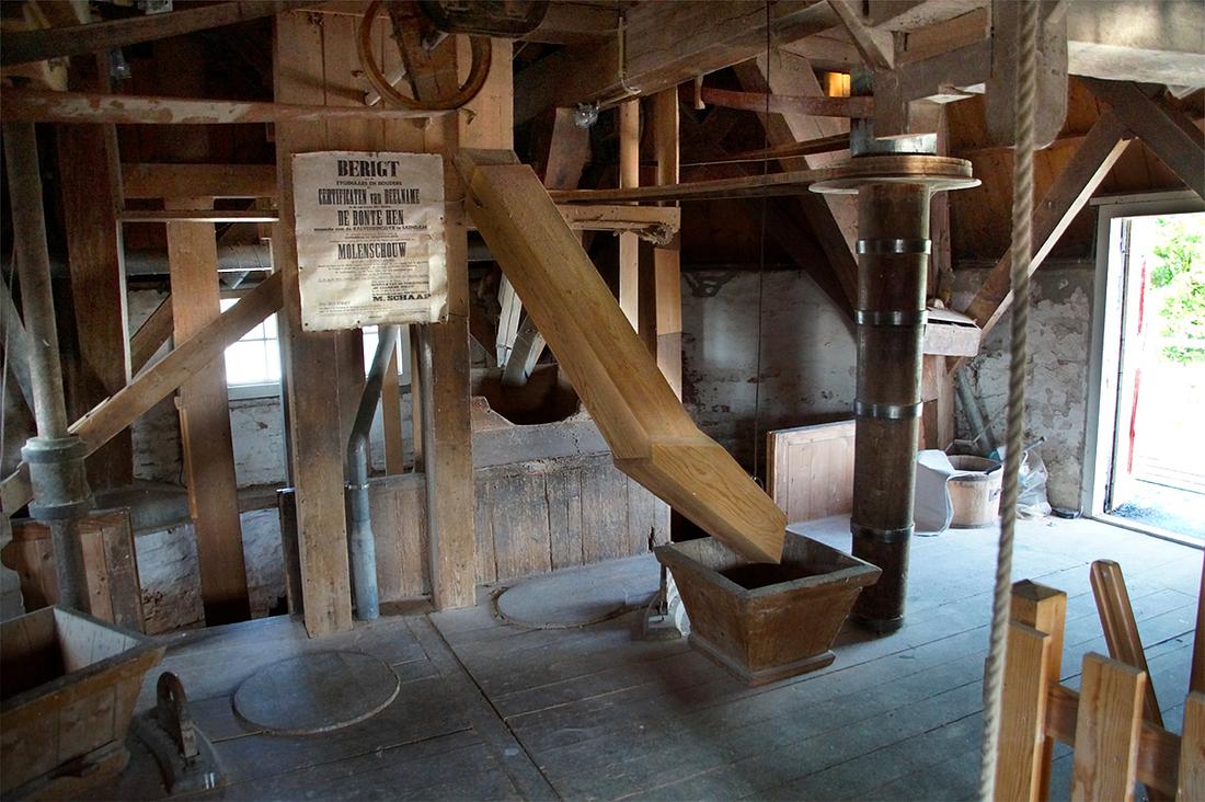 12, Molen 00479 De Leeuw (Oldehove), Matthieu Hoogduin (23-5-2019)Overzichtsfoto van de pelzolder. | Database Nederlandse molens