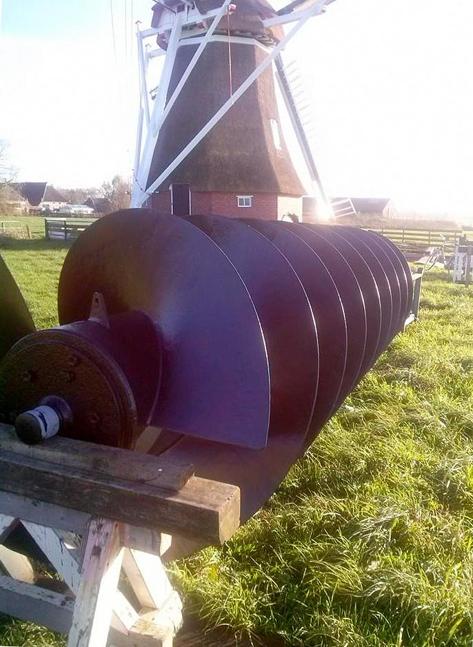 5, Molen 00460 De Zilvermeeuw (Onderdendam), Egbert Reining (oktober 2014)Een verse verflaag en een opgeknapte vijzel  | Database Nederlandse molens
