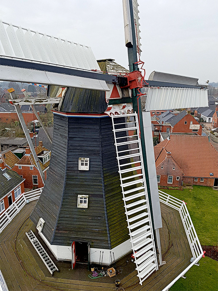 5, Molen 00498 De Liefde (Uithuizen), Martijn Scholtens (20-02-2018)Uit de hoogwerker. | Database Nederlandse molens