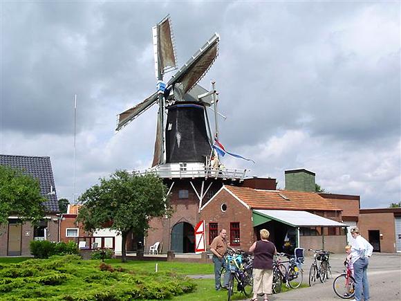 2, Molen 00587 Niemans Molen (Veelerveen), Harmannus Noot (13-08-2005). | Database Nederlandse molens