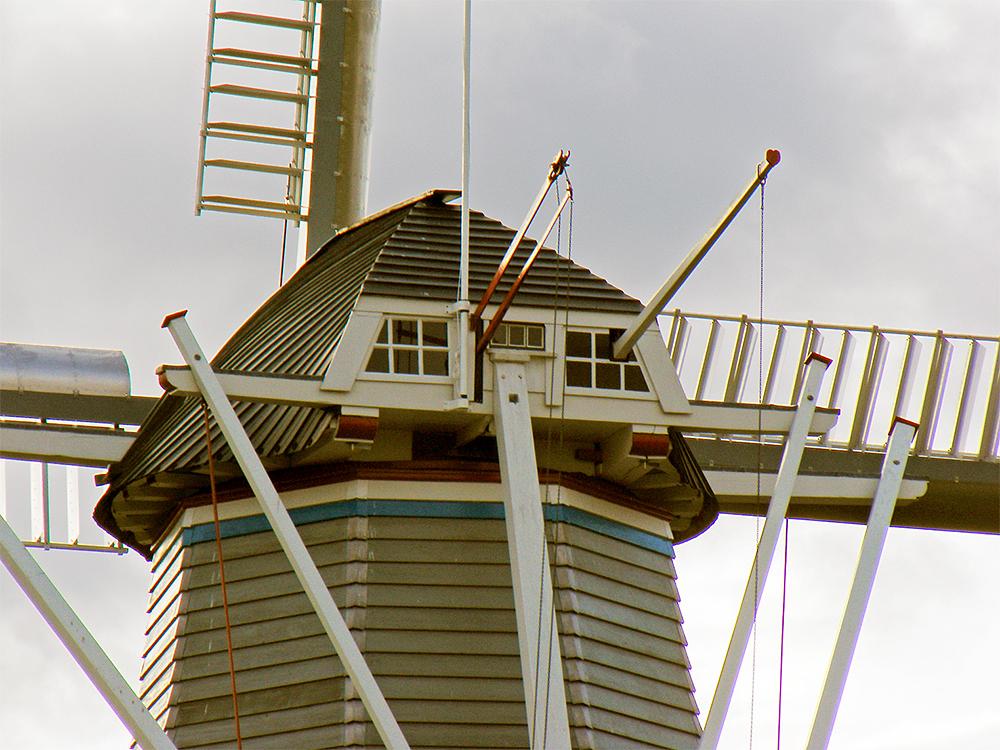 7, Molen 06409 De Wetsinger (Wetsinge), Na 30 jaar zijn de oorspronkelijke ramen in het achterkeuvelens weer terug.Martin E. van Doornik (26-2-2015) | Database Nederlandse molens