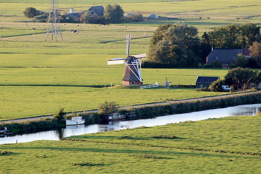 2, Molen 00475 De Eolus (Den Ham), Foto vanuit luchtballon: G. Zeemans (9-9-2015) | Database Nederlandse molens