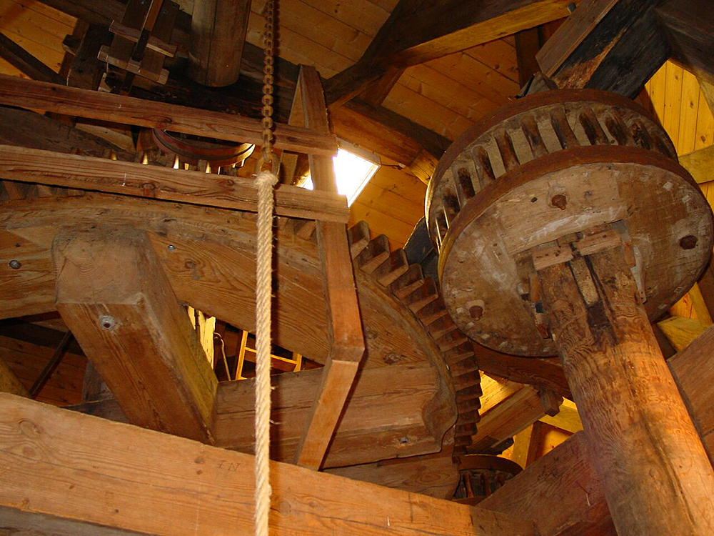 11, Molen 00451 De Hoop (Garsthuizen), Harmannus Noot (2-8-2004) Takrad en rondsel. | Database Nederlandse molens