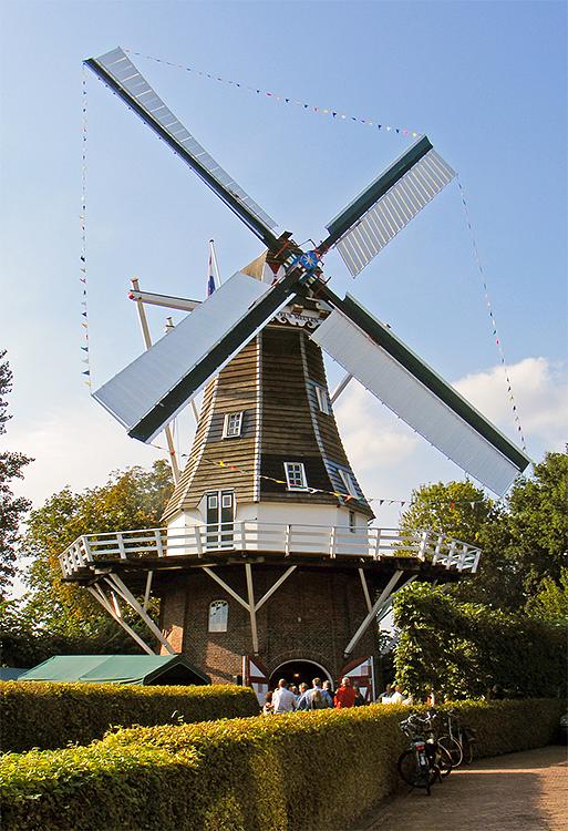 3, Molen 00668 Stel's Meulen (Harkstede), De molen tijdens de feestelijke heropening na restauratie.Martin E. van Doornik (11-9-2015) | Database Nederlandse molens