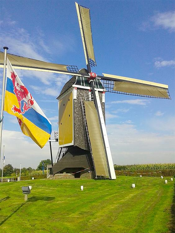 Molen 00193 Sint Hubertus (Klein Genhout), Nils Bogman (3-10-2015). | Database Nederlandse molens