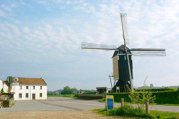 3, Molen 00193 Sint Hubertus (Klein Genhout), Jan van der Molen (1-5-2004) | Database Nederlandse molens