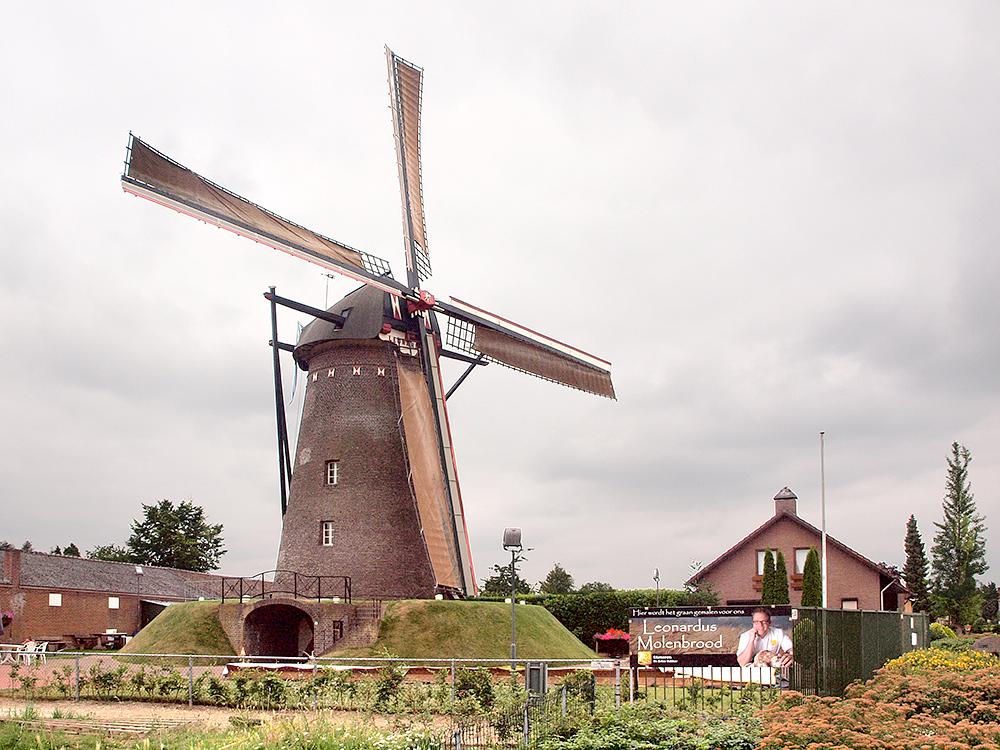 1, Molen 00200 Leonardusmolen (Maasbracht), Rob Van Rompaey (20-7-2013) | Database Nederlandse molens