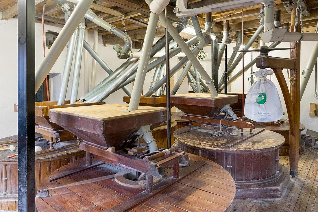 6, Molen 01134 a Commandeursmolen / Onderste Molen (Mechelen), Marcel van Nies (9-2-2019)De molen heeft zes werkende maalstoelen. | Database Nederlandse molens