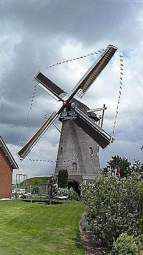 Molen 00224 Eendracht maakt Macht (Meterik), Ton Slings (15-5-2011). | Database Nederlandse molens
