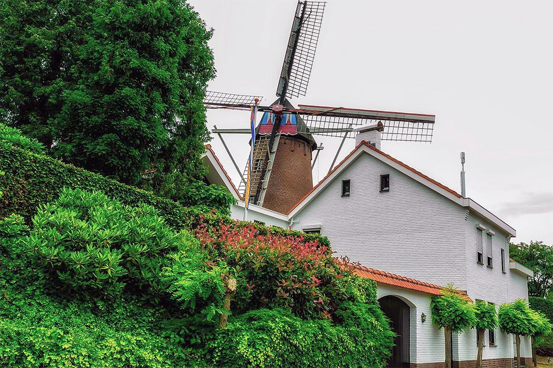 4, Molen 01117 Janssenmolen (Oirsbeek), Marchello Blitz (12-7-2016) | Database Nederlandse molens