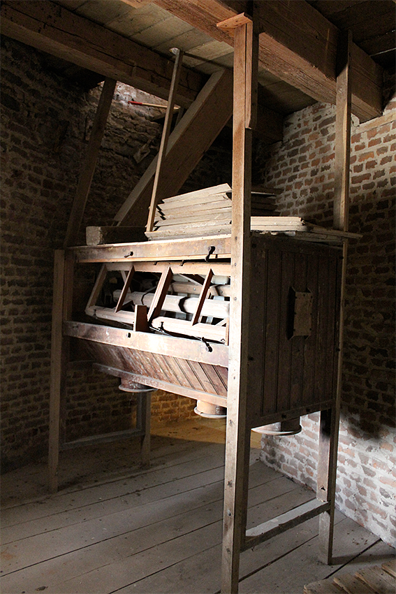 14, Molen 00197 Hompesche Molen (Stevensweert), Koen van der Maat (29-4-2017)De buil. | Database Nederlandse molens