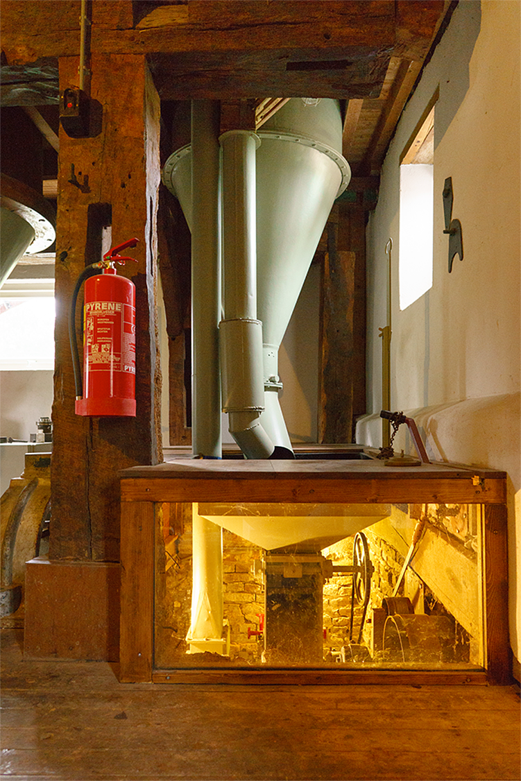 8, Molen 02800 Uffelse Molen (Haler (Hunsel)), Marcel van Nies (2-10-2016) | Database Nederlandse molens