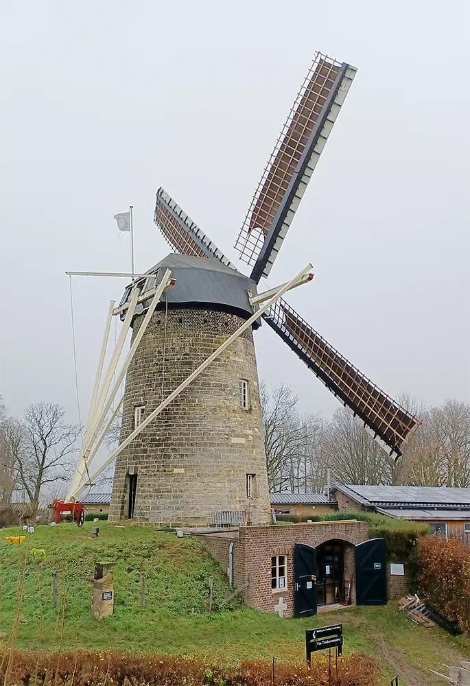 2, Molen 03936 Van Tienhovenmolen (Wolfshuis (Bemelen)), Koen van der Maat (18-12-2021)De molen draait weer na 2,5 jaar stilstand!  | Database Nederlandse molens