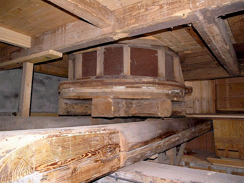 6, Molen 00497 Windlust (Zandeweer), Een deel van het resterende pelwerk.  Willem Jans (16-7-2005). | Database Nederlandse molens