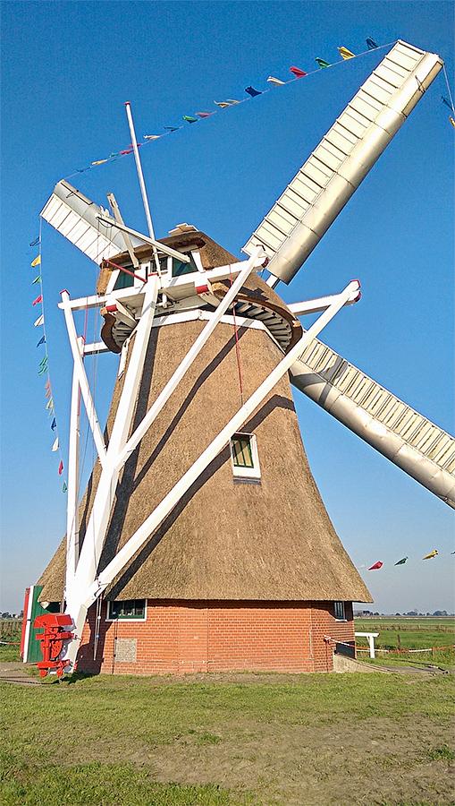 3, Molen 10054 Krimstermolen / De Phoenix (Zuidwolde), Martijn Scholtens (10-10-2015)De molens tijdens de heropening. | Database Nederlandse molens