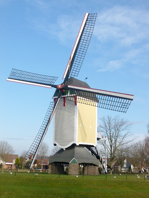 3, Molen 12350 Aurora (Baexem), Frans Verstappen (14-2-2015)  De Aurora in de Limburgse rouwstand. Wij houden eeuwenoude tradities in ere. | Database Nederlandse molens