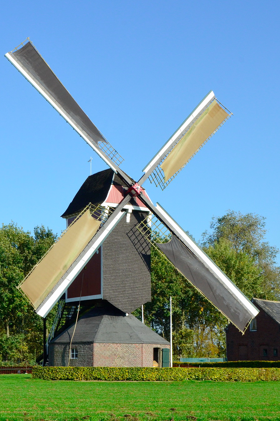 Molen 02785 Sint Lindert / Molen van Niessen (Beegden), Bernd Käding (18-10-2017) | Database Nederlandse molens