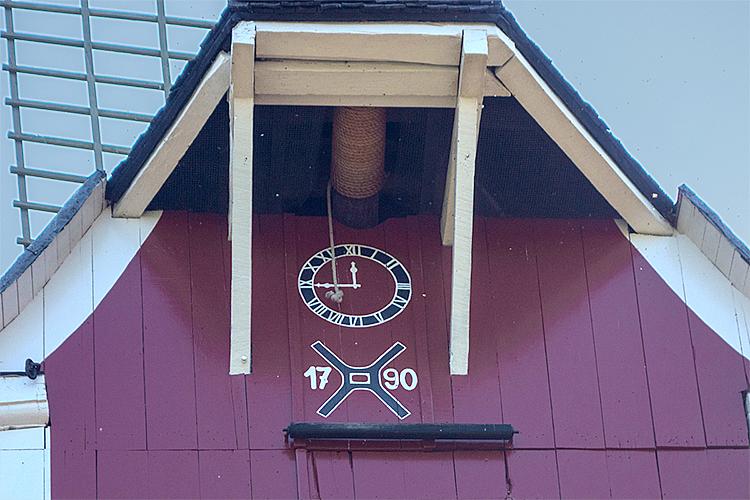 8, Molen 02785 Sint Lindert / Molen van Niessen (Beegden), Marcel van Nies (12-9-2016)In 2008 (zie boven) stond er 17 50 op de kast, in 2016 staat er 17 90. | Database Nederlandse molens