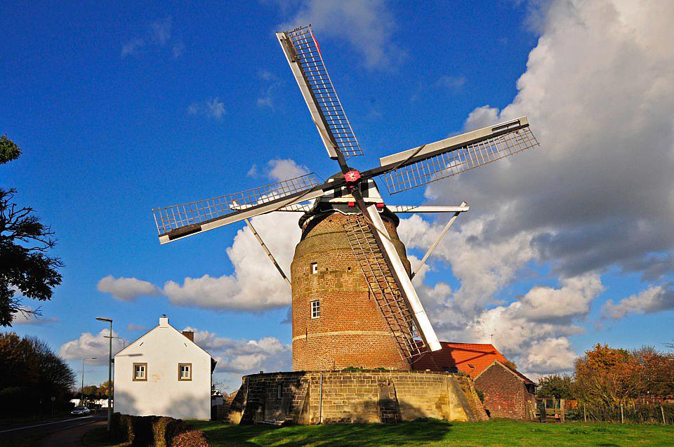 4, Molen 00754 Torenmolen van Gronsveld (Maastricht-Gronsveld), Marius Coolen (11-11-2012). | Database Nederlandse molens