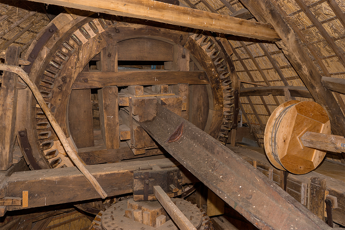 6, Molen 06489 Gerardamolen (Heijen-Diekendaal), Marcel van Nies (28-1-2017)Het bovenwiel met conische bonkelaar. | Database Nederlandse molens