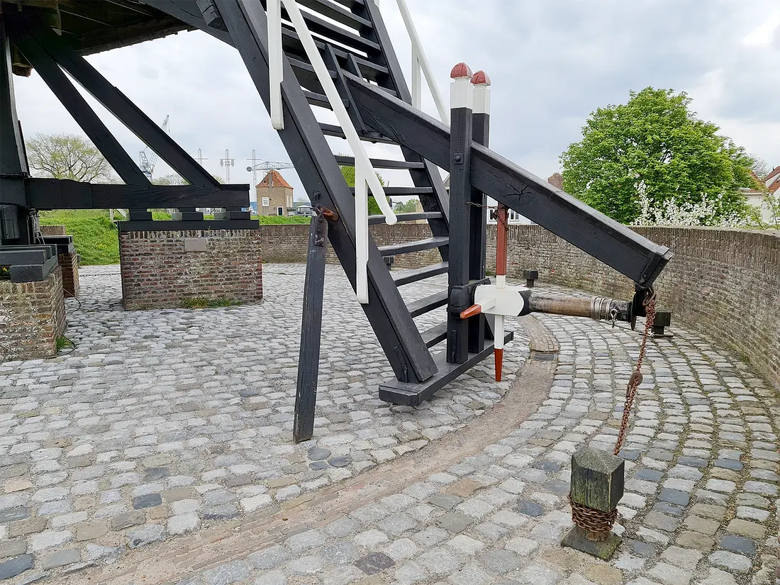 8, Molen 10005 Nr. II (Heusden), Pieter Zuijkerbuijk (22-4-2022) | Database Nederlandse molens