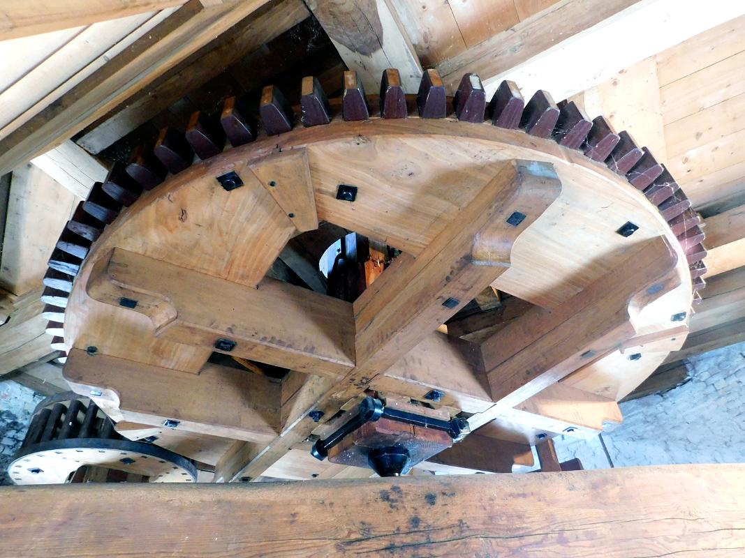 12, Molen 00375 De Couwenberg (Kaatsheuvel), Piet Glasbergen (5-6-2018)Spoorwiel. | Database Nederlandse molens