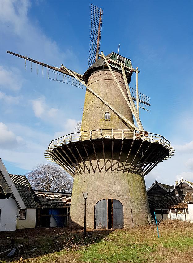 1, Molen 00373 De Eendragt (Kaatsheuvel), Pieter Zuijkerbuijk (28-1-2019)Begin 2019 verkeerde de molen in zeer slechte staat. Zie verder 'Geschiedenis'. | Database Nederlandse molens