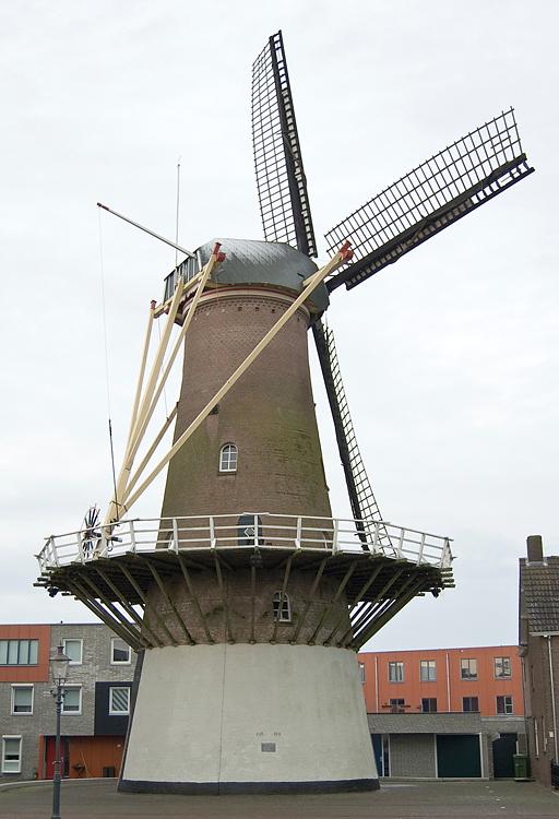 2, Molen 01642 De Lelie (Leur), Ad van Lieshout (november 2008) | Database Nederlandse molens