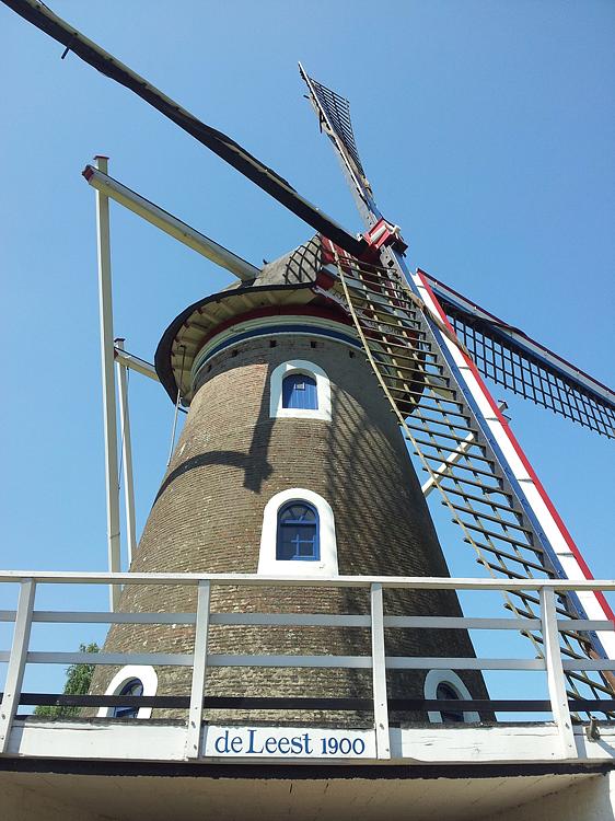 4, Molen 01562 De Leest (Lieshout), Mario Collombon (7-7-2013). | Database Nederlandse molens