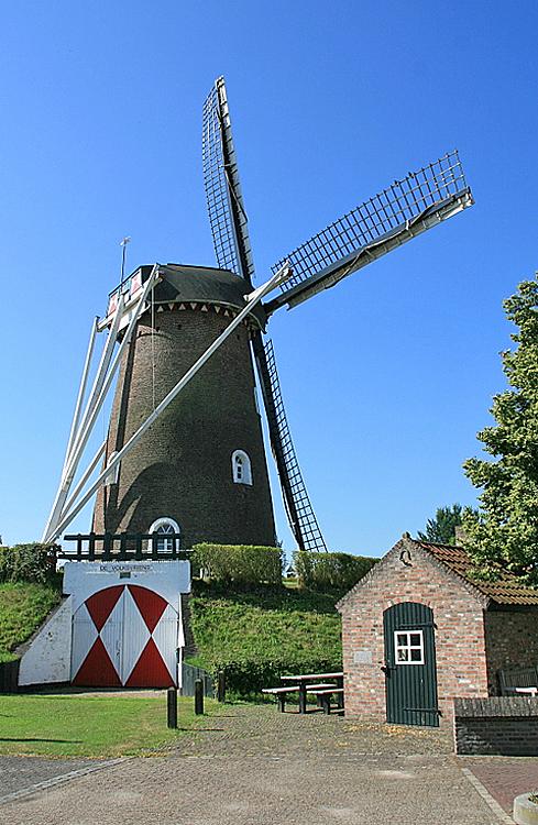 2, Molen 01583 De Volksvriend (Liessel), John Scholte (4-8-2013) | Database Nederlandse molens