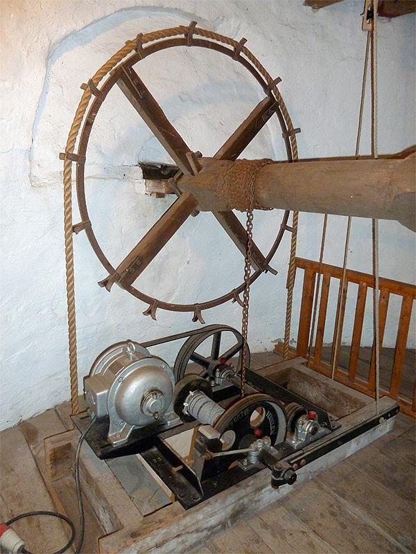 18, Molen 01583 De Volksvriend (Liessel), Hans Verbeek (23-11-2019)Elektrisch aangestuurd luiwerk.  | Database Nederlandse molens