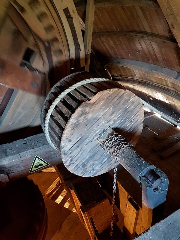 20, Molen 02506 De Deen (Luyksgestel), Pieter Zuijkerbuijk (24-8-2019)De vangtrommel bij gelichte vang.  | Database Nederlandse molens