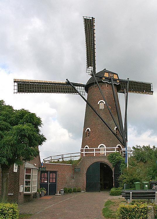 2, Molen 02505 De Grenswachter (Luyksgestel), John Scholte (3-8-2010) | Database Nederlandse molens