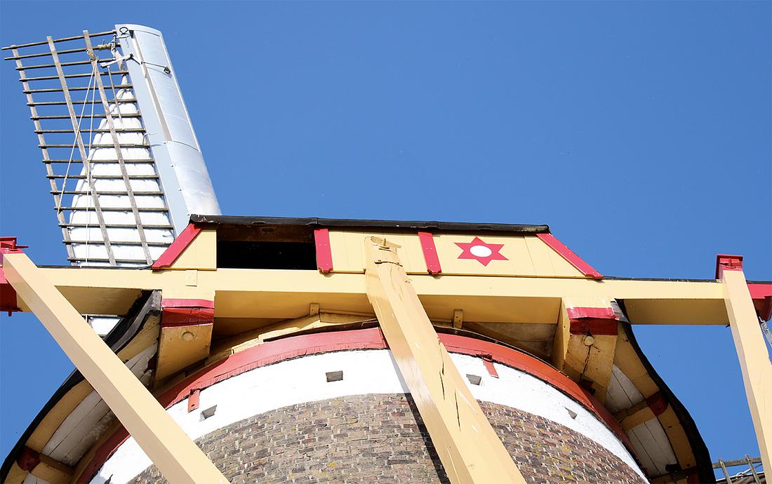 8, Molen 02004 De Hoop (Bavel), Tony Hop (20-9-2020)Het achterkeuvelens zoals dit sinds de restauratie van 2020 is. | Database Nederlandse molens