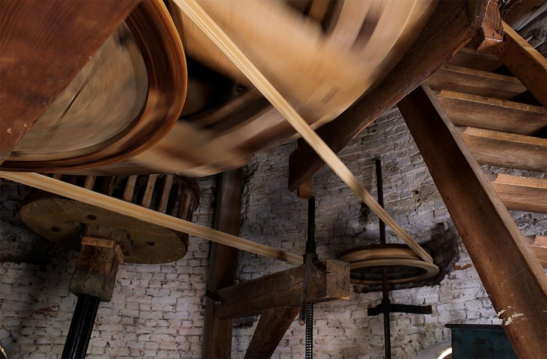 17, Molen 02004 De Hoop (Bavel), Tony Hop (20-9-2020)De aandrijving van de buil (op windkracht). | Database Nederlandse molens