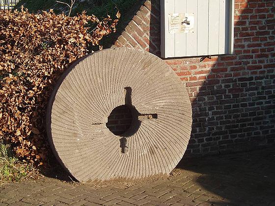 6, Molen 01588 Holten's Molen (Deurne), De oude 17der loper van de voormalige Kerkmolen (zie tekst).  Mark Dwarswaard (14-1-2006). | Database Nederlandse molens
