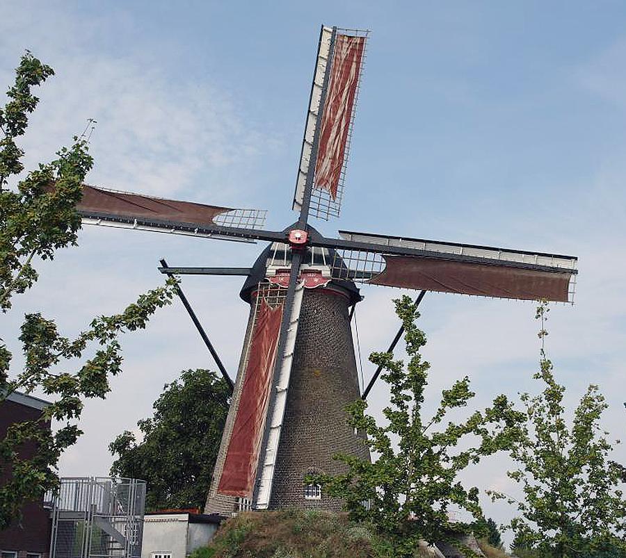 4, Molen 01550 Catharina (Schijndel), M. van der Sangen (2-8-2014)Na jaren van stilstand nu eindelijk weer „rond in de top | Database Nederlandse molens