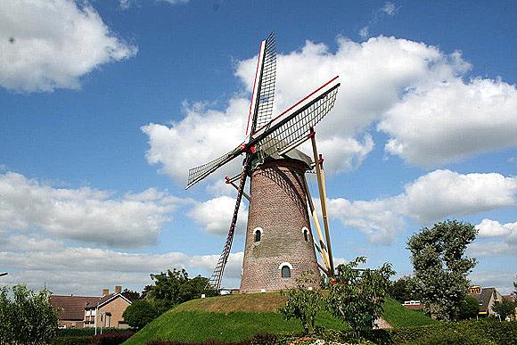 1, Molen 02654 De Hoop (Sprundel), John de Jong (8-9-2006). | Database Nederlandse molens