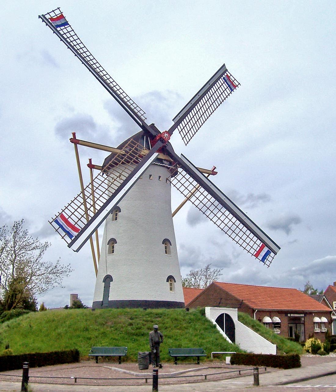3, Molen 01931 Windlust (Vorstenbosch), Frank Geenen (30-4-2008)De molen draaiend na de recente herstelbeurt. | Database Nederlandse molens