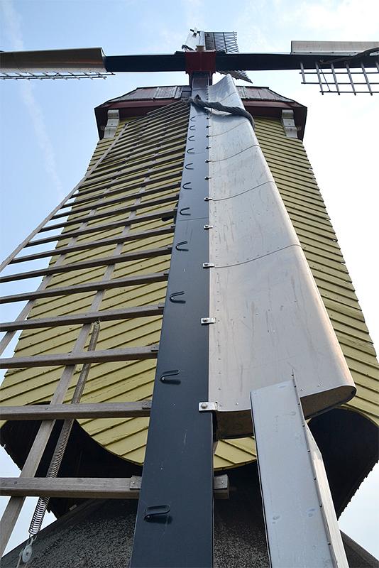 4, Molen 12219 De Hamse Molen / De Ster (Wanroij), Rob Pols (27-7-2019)De molen heeft als enige Nederlandse standerdmolen het wieksysteem Van Bussel. Op alle einden zijn neusremkleppen aangebracht. | Database Nederlandse molens