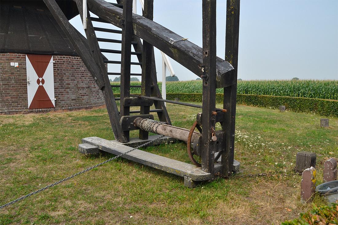 7, Molen 12219 De Hamse Molen / De Ster (Wanroij), Rob Pols (27-7-2019)De staart en trap. | Database Nederlandse molens
