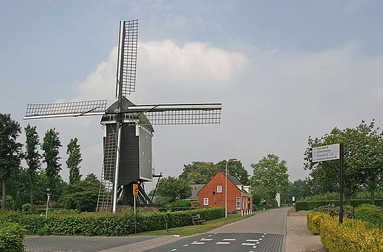 1, Molen 02002 De Akkermolen (Zundert), Ton Koorevaar (20-5-2011). | Database Nederlandse molens