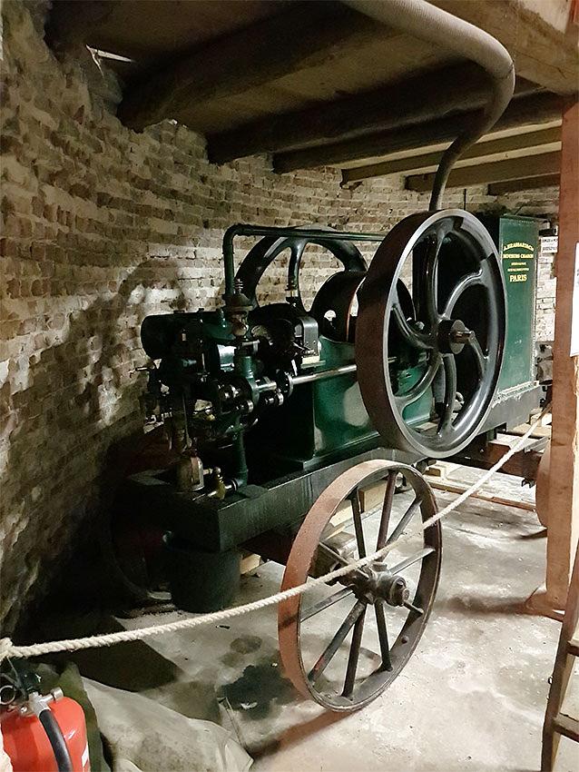 18, Molen 02656 Hoop Doet Leven (Made), Pieter Zuijkerbuijk (12-1-2019)Deze motor is de hobby van een van de molenaars maar heeft geen functie in de molen, hij is wel werkend te bewonderen. | Database Nederlandse molens