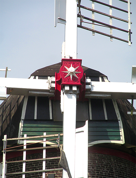 6, Molen 02498 De Adriaan (Meerveldhoven), Piet Glasbergen (29-5-2017)De walpenplaat van de Fyenoord-as.  | Database Nederlandse molens