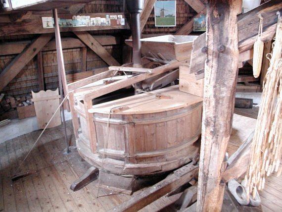 8, Molen 01591 Laurentia (Milheeze), Joop Vendrig (4-9-2002) | Database Nederlandse molens